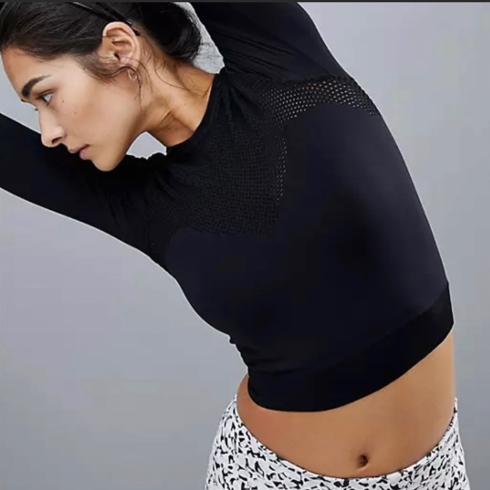 Final Price- Varley Nolen Long Sleeve Crop Top Stretch SZ L Soldout Everywhere